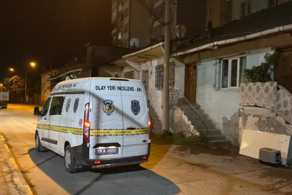 Genç kadın tartıştığı erkek arkadaşını bıçakladı – Haber Hürriyeti