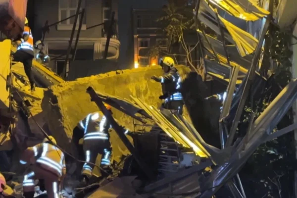 Beyoğlu’nda 5 katlı metruk bina çöktü – Haber Hürriyeti