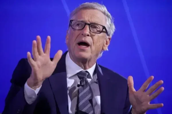 Bill Gates’ten insansı robot uyarısı: İnşaat ve fabrika işçileri de işsiz kalabilir