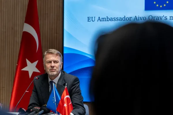 AB’den Türklere vizesiz Avrupa mesajı: “Altı kriter için üst düzey talimat verildi”
