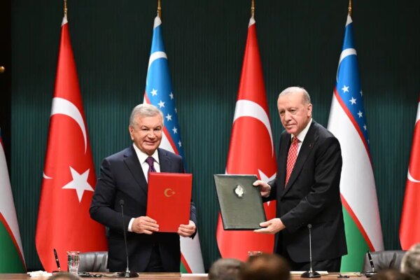 Cumhurbaşkanı Erdoğan, Özbekistan Cumhurbaşkanı Mirziyoyev ile görüştü. 5 anlaşma imzalandı