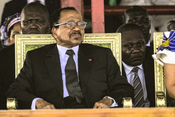 10 haftadır kayıptı, "öldü" söylentisi çıkmıştı. Kamerun’un yaşlı lideri ülkesine döndü