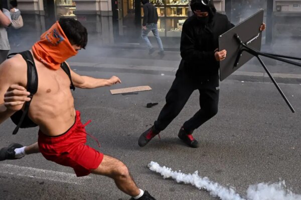 Protestolarla sarsılan Milano’da asker sokağa iniyor