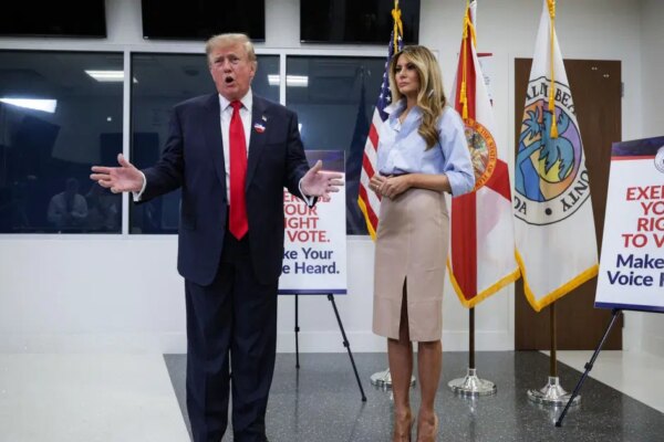 ABD Başkanı Trump, erken oy kullanma işlemlerinin başladığı Florida’da oyunu kullandı