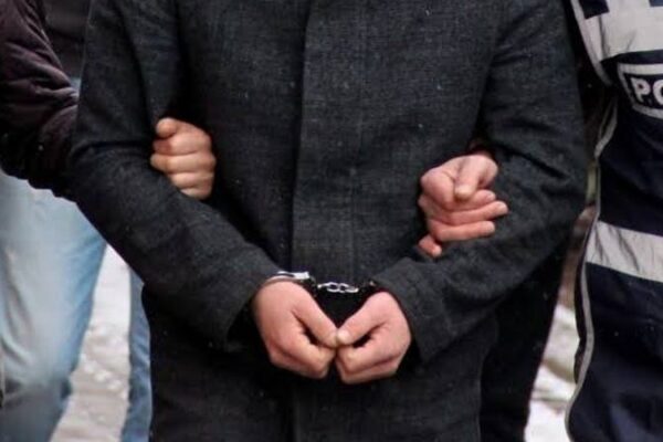 Zonguldak’ta belediye çalışanı eski kız arkadaşının evini kurşunladı: Tutuklandı – Haber Hürriyeti