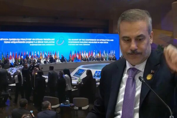 İsrail Cumhurbaşkanı konuşmasına başladı, Bakan Fidan dahil birçok kişi salonu terk etti
