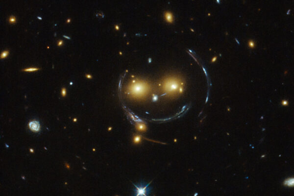 Hubble yakaladı. Gülümseyen galaksi | NTV Haber
