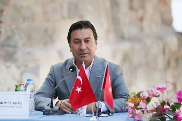 Muğla Büyükşehir Belediye Başkanı Ahmet Aras, CHP’den istifa etti