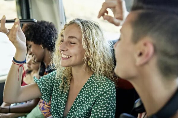 Otobüslerde kulaklıksız müzik dinleyenlere para cezası geliyor