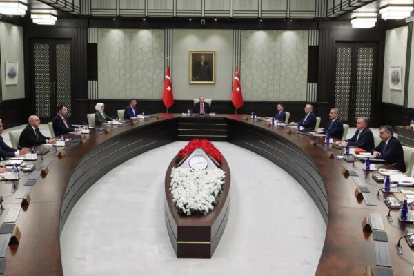 Kabine toplanıyor. Ana gündem fon soruşturması