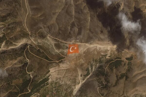 GÖKTÜRK objektifinden Anadolu. Dağlara işlenen Türk bayrakları ve Atatürk portresi görüntüleri
