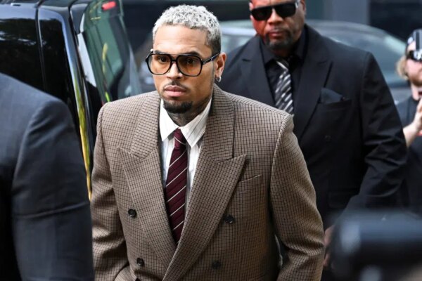 Kulüpte kavgaya karışmıştı. Grammy ödüllü Chris Brown hakim karşısında