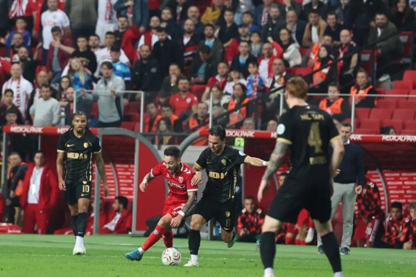 Amedspor maç fazlasıyla liderliğe yükseldi